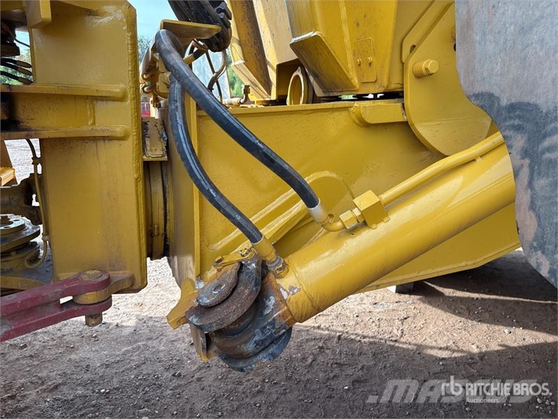 John Deere 350D Liigendraamiga pinnaseveokid