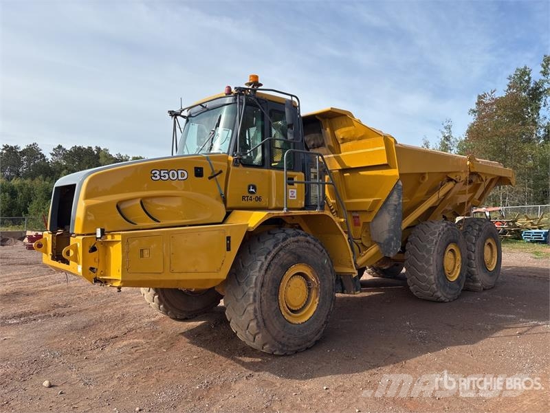John Deere 350D Liigendraamiga pinnaseveokid