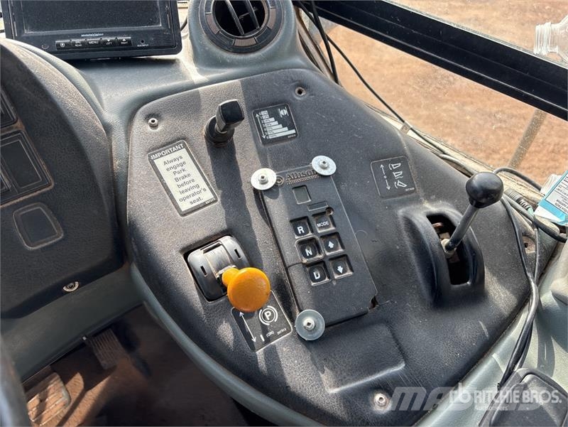 John Deere 350D Liigendraamiga pinnaseveokid