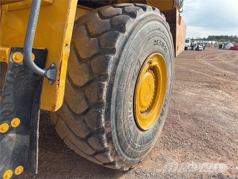 John Deere 350D Liigendraamiga pinnaseveokid