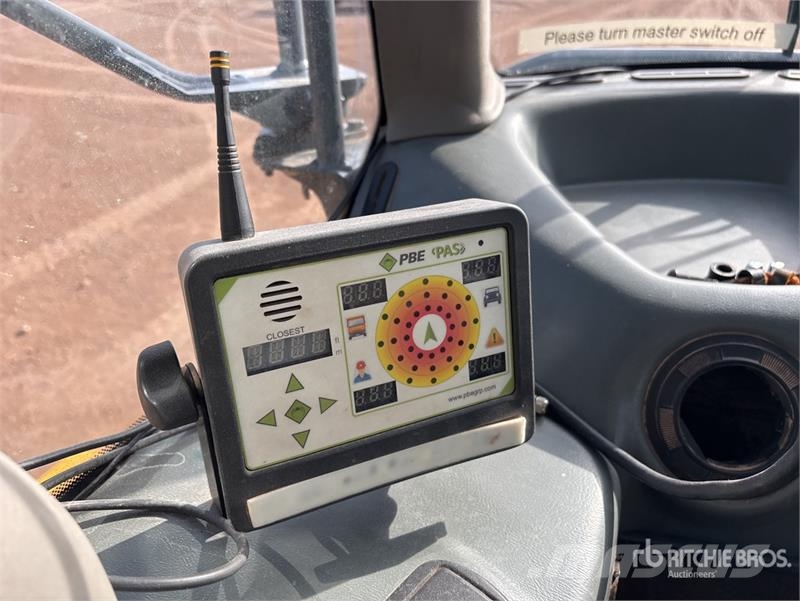 John Deere 350D Liigendraamiga pinnaseveokid