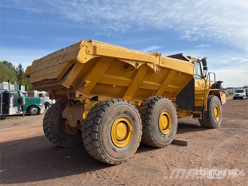 John Deere 350D Liigendraamiga pinnaseveokid