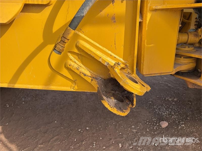 John Deere 350D Liigendraamiga pinnaseveokid