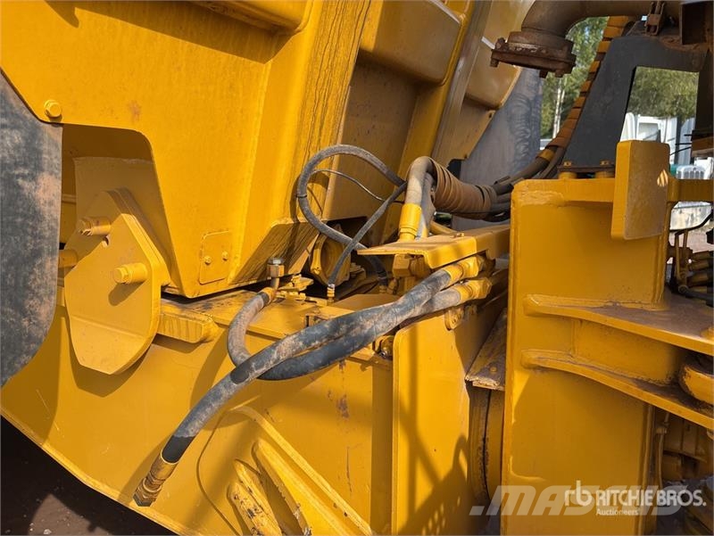 John Deere 350D Liigendraamiga pinnaseveokid