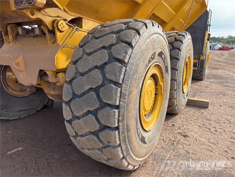 John Deere 350D Liigendraamiga pinnaseveokid