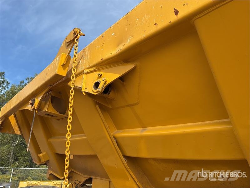 John Deere 350D Liigendraamiga pinnaseveokid