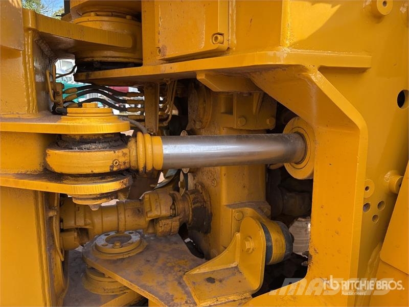 John Deere 350D Liigendraamiga pinnaseveokid