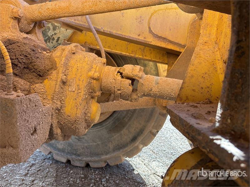 John Deere 400D Зчленовані самоскиди