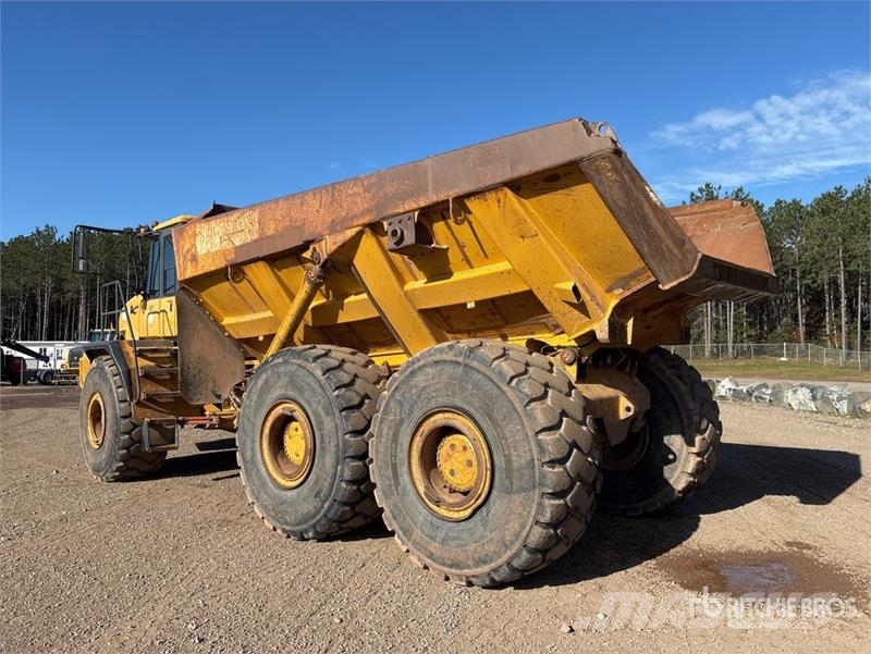 John Deere 400D Зчленовані самоскиди