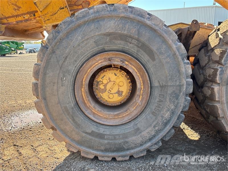 John Deere 400D Зчленовані самоскиди