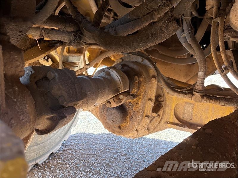 John Deere 400D Зчленовані самоскиди