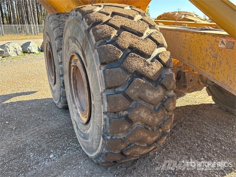 John Deere 400D Зчленовані самоскиди