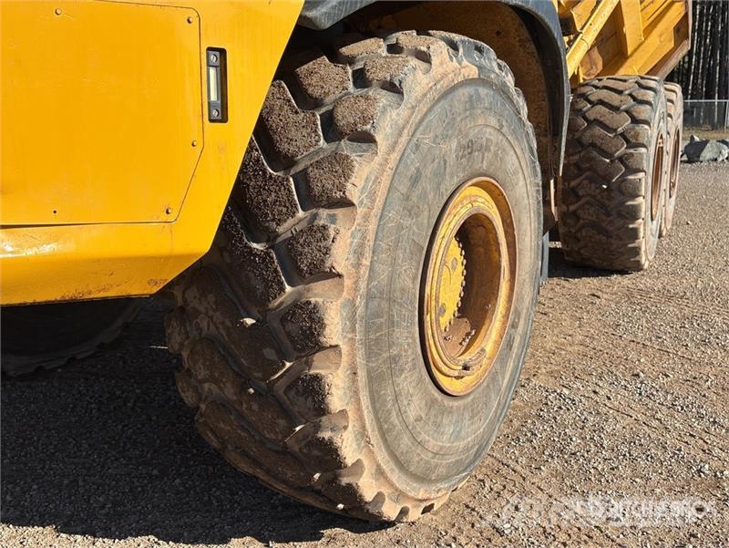 John Deere 400D Зчленовані самоскиди