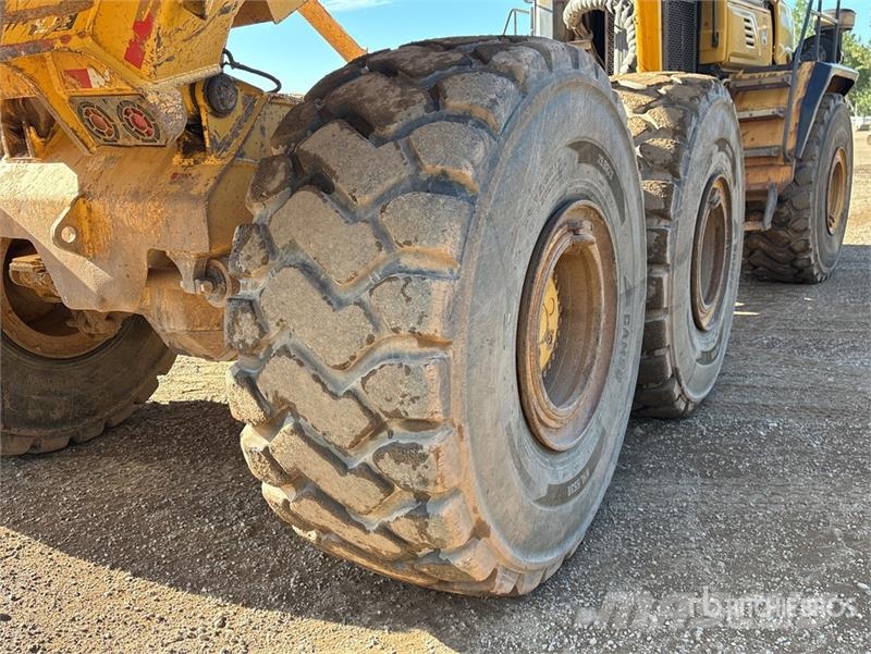 John Deere 400D Зчленовані самоскиди