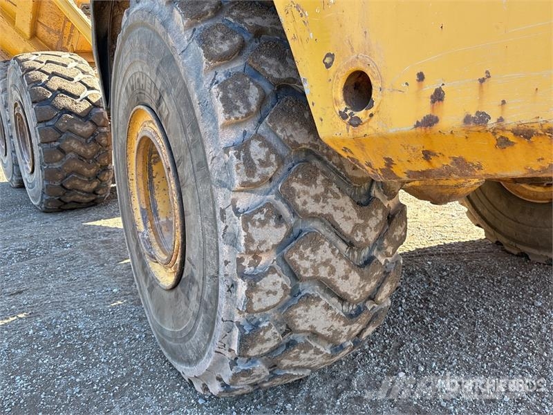 John Deere 400D Зчленовані самоскиди