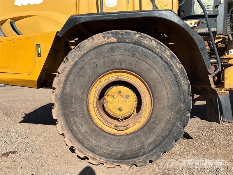 John Deere 400D Зчленовані самоскиди