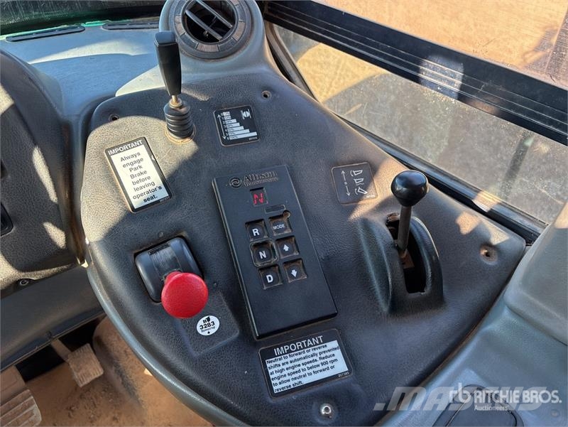 John Deere 400D Зчленовані самоскиди