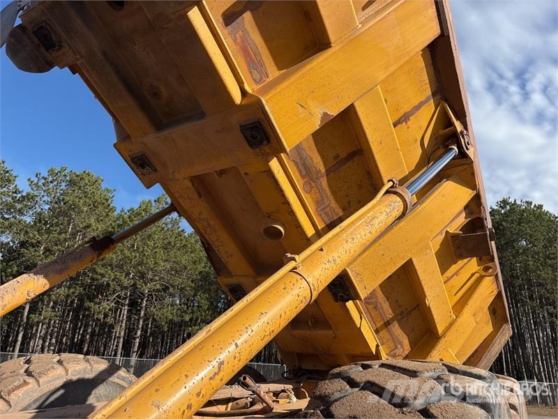John Deere 400D Зчленовані самоскиди