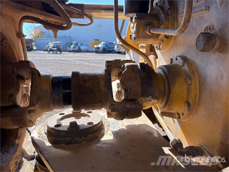 John Deere 400D Зчленовані самоскиди