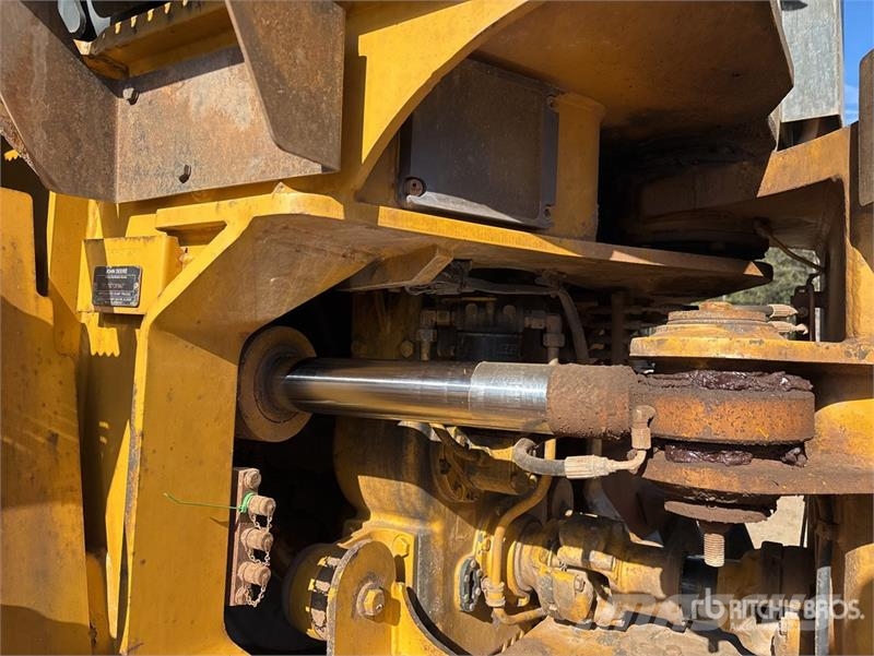 John Deere 400D Зчленовані самоскиди