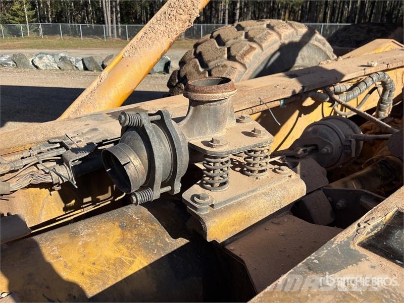 John Deere 400D Зчленовані самоскиди