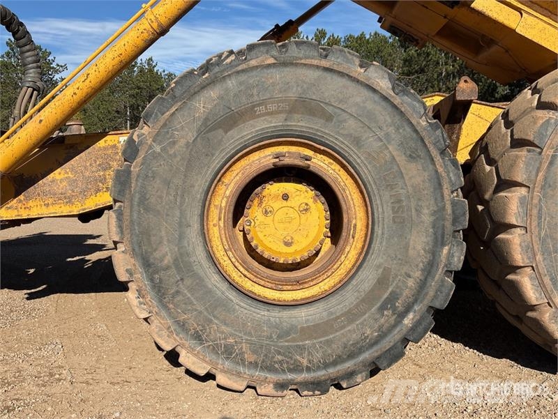 John Deere 400D Зчленовані самоскиди