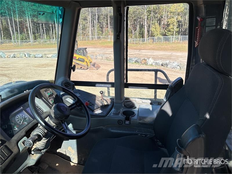 John Deere 400D Зчленовані самоскиди