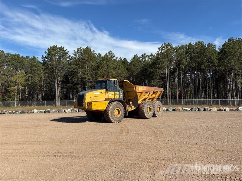 John Deere 400D Зчленовані самоскиди