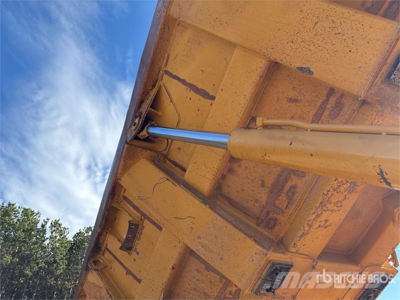 John Deere 400D Зчленовані самоскиди