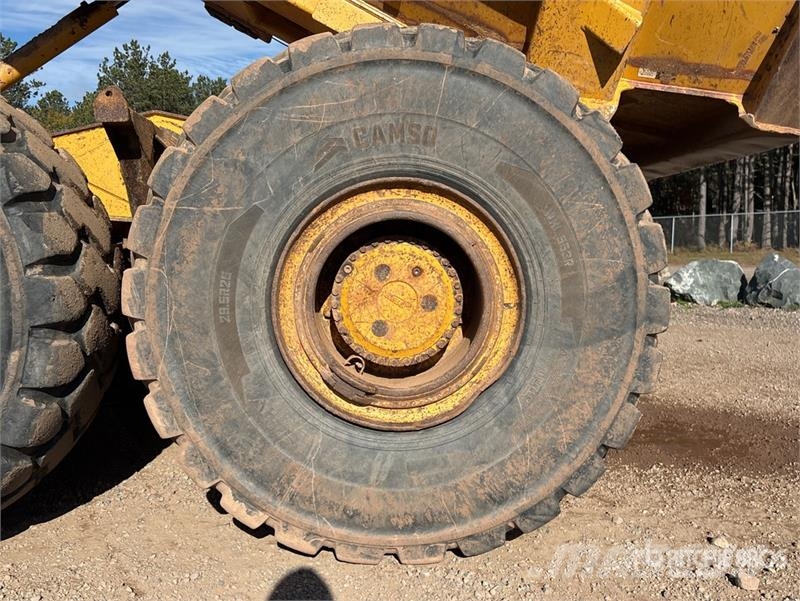 John Deere 400D Зчленовані самоскиди