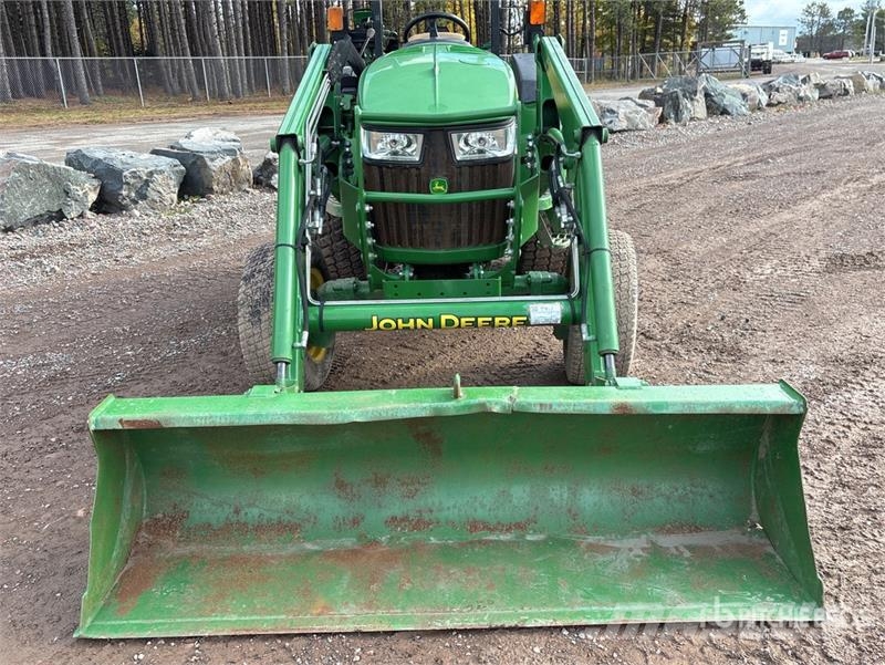 John Deere 4052M 4WD Utility Tractor Kleintraktoren