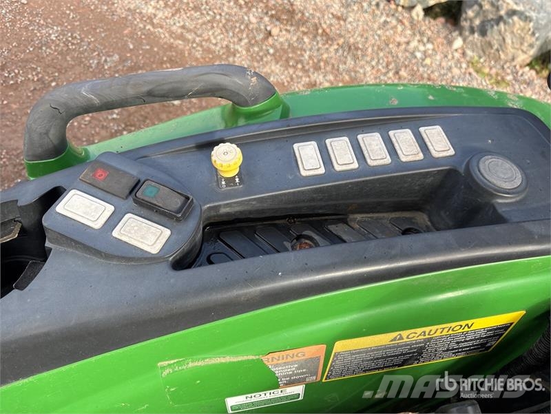 John Deere 4052M 4WD Utility Tractor Kleintraktoren