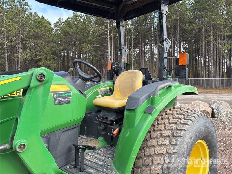 John Deere 4052M 4WD Utility Tractor Kleintraktoren