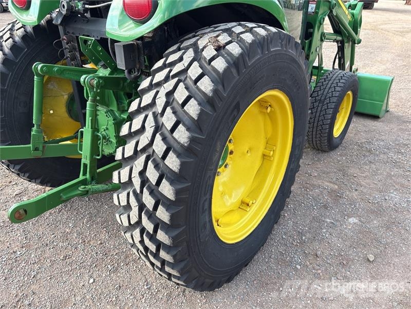 John Deere 4066R 4WD Utility Tractor Kompakttraktorer