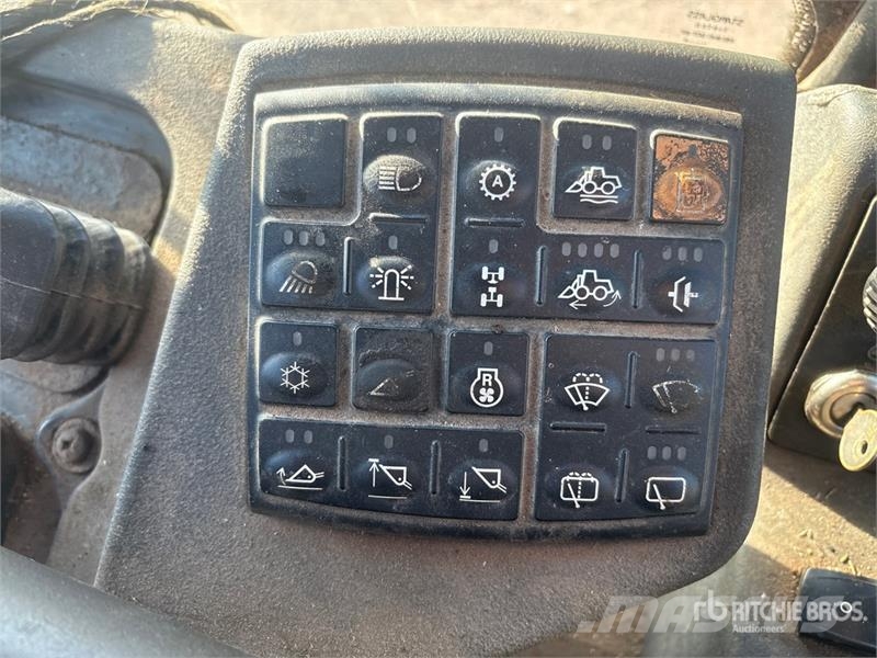 John Deere 444J Фронтальные погрузчики