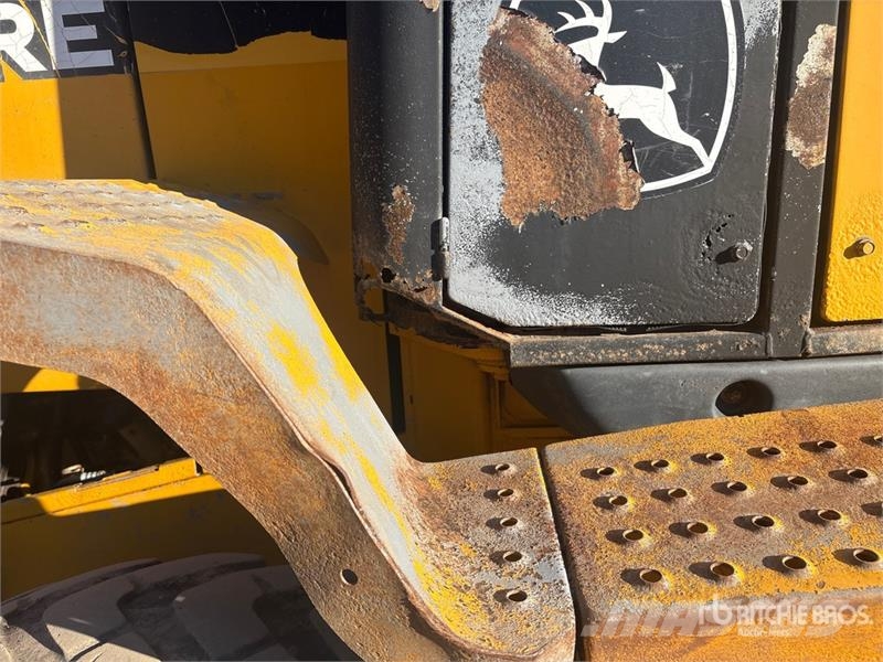 John Deere 444J Фронтальные погрузчики