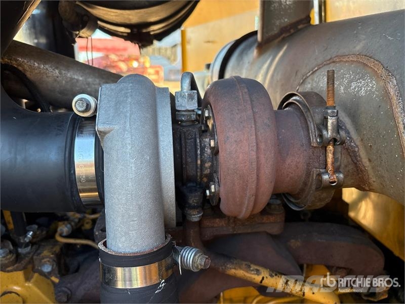 John Deere 444J Фронтальные погрузчики
