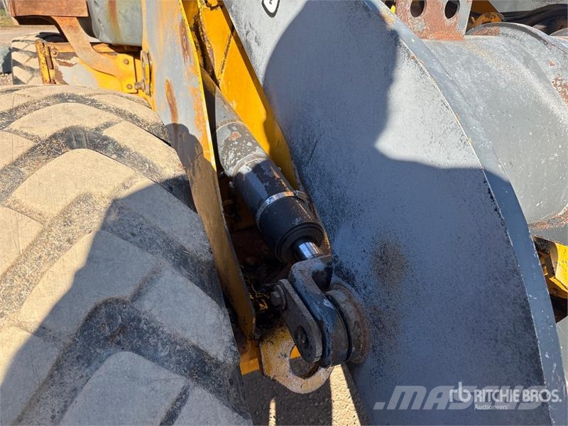 John Deere 444J Фронтальные погрузчики