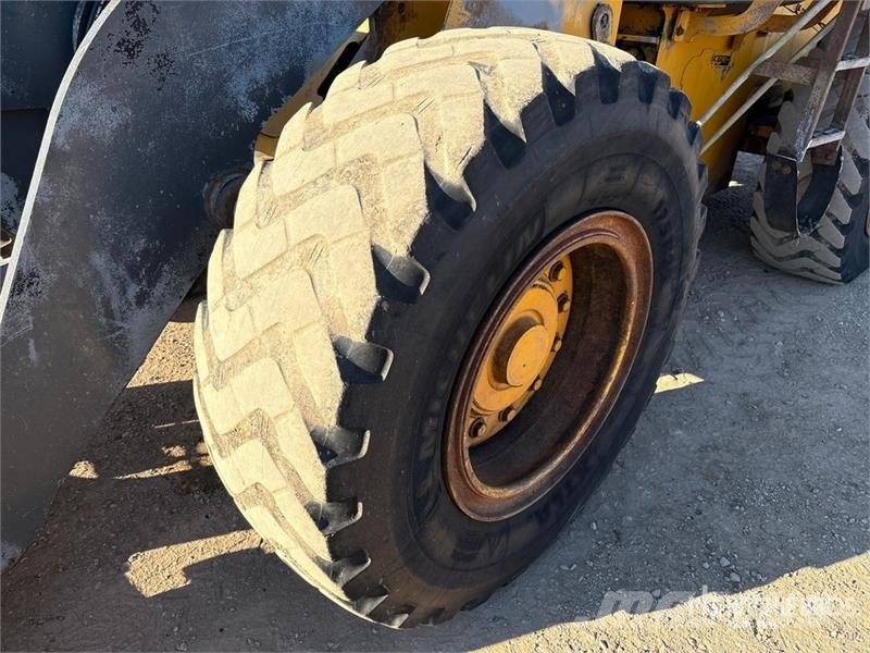 John Deere 444J Фронтальные погрузчики
