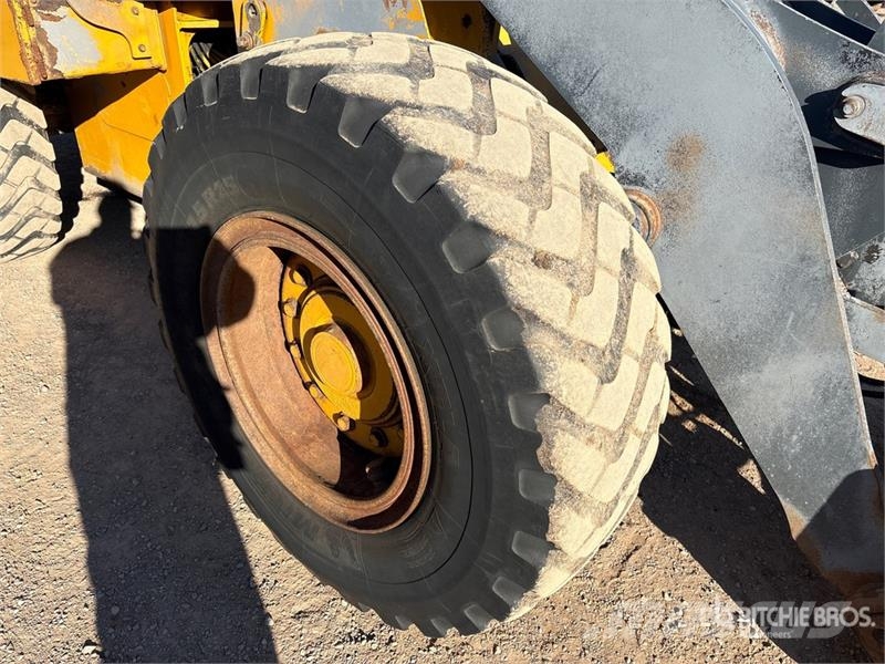 John Deere 444J Фронтальные погрузчики