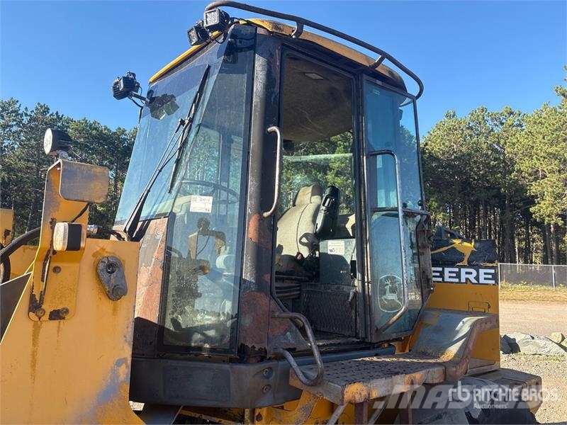 John Deere 444J Фронтальные погрузчики