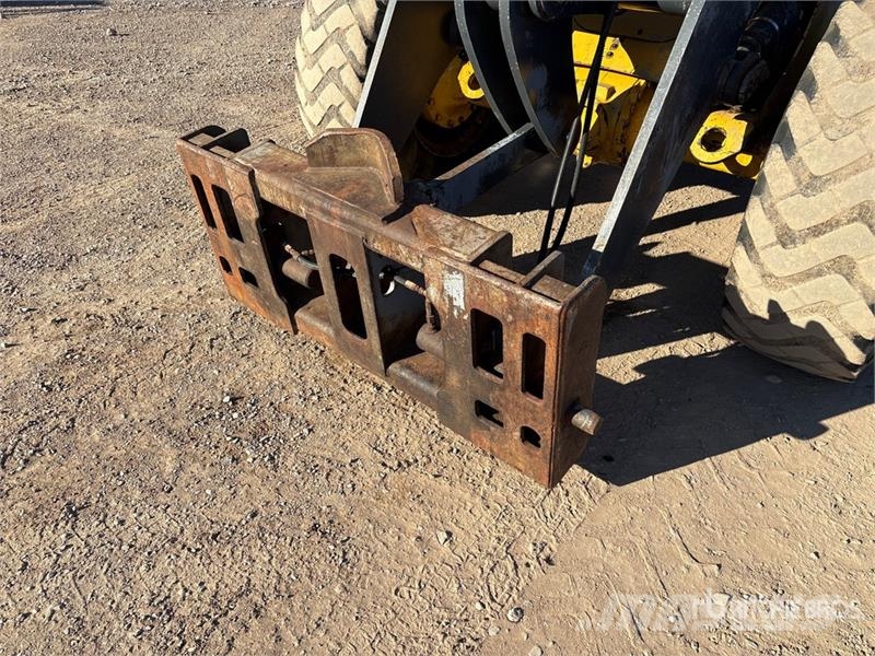 John Deere 444J Фронтальные погрузчики
