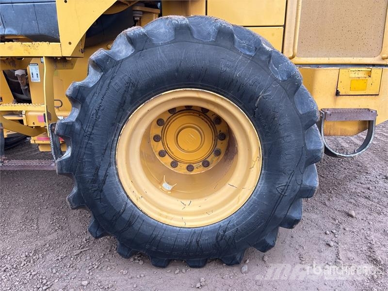 John Deere 444K Wheel Loader Kolesni nakladalci