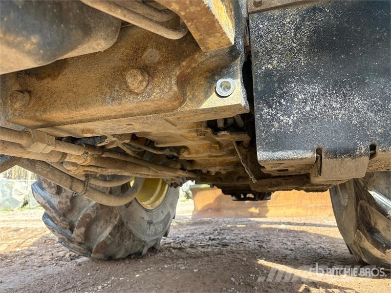 John Deere 5225 Внутрішні підмітальні машини