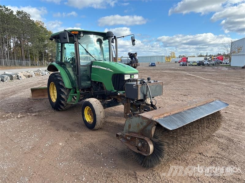 John Deere 5225 Внутрішні підмітальні машини
