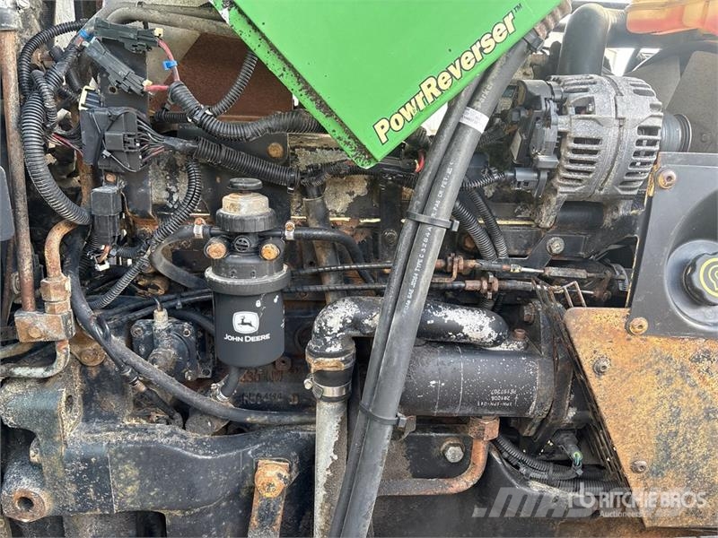 John Deere 5225 Внутрішні підмітальні машини