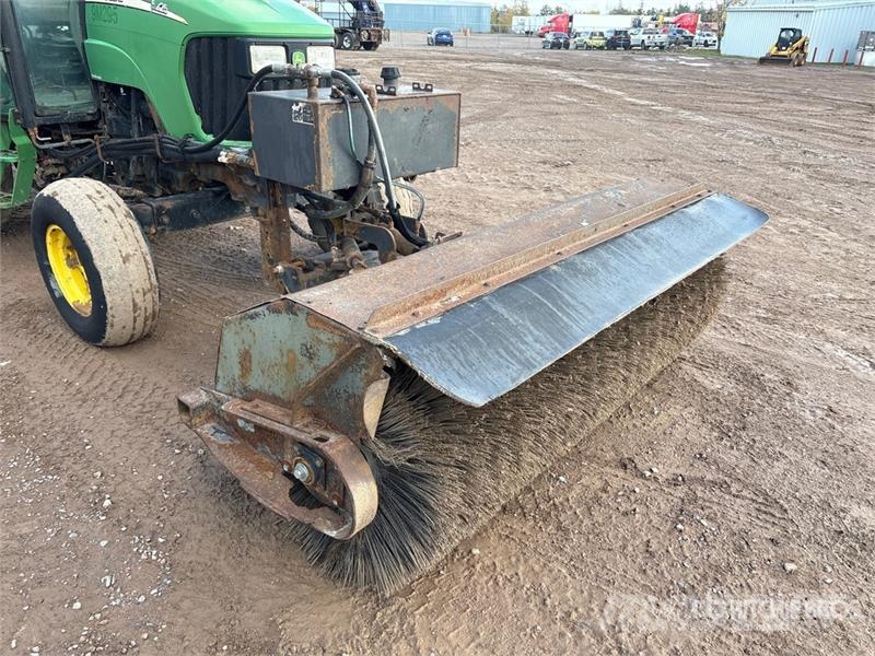 John Deere 5225 Внутрішні підмітальні машини
