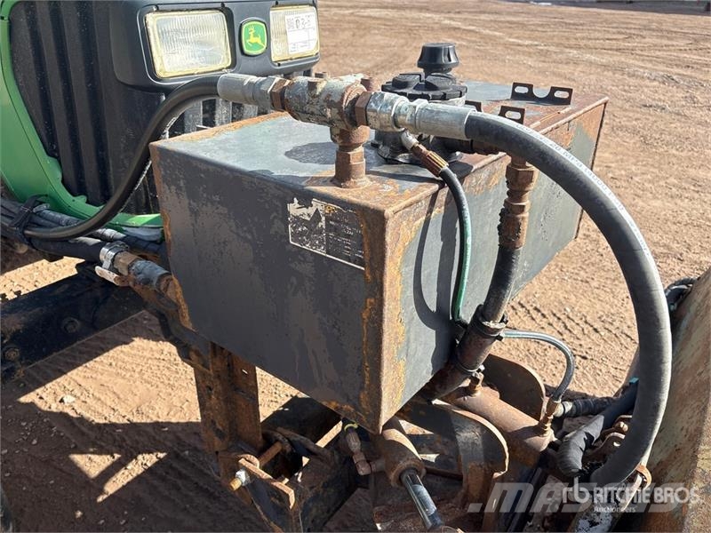 John Deere 5225 Внутрішні підмітальні машини