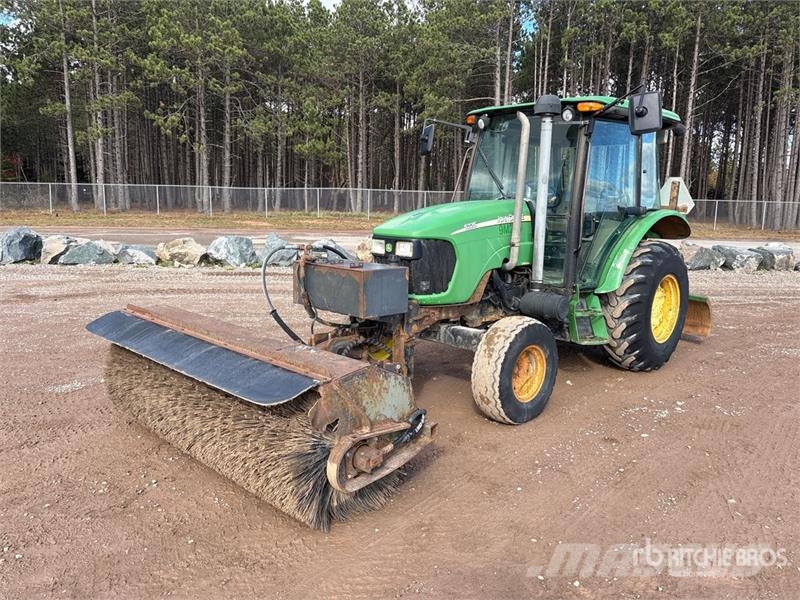John Deere 5225 Внутрішні підмітальні машини