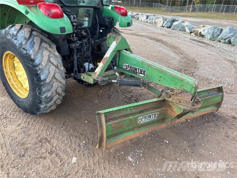 John Deere 5225 Внутрішні підмітальні машини